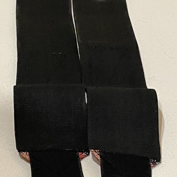 Anime-Inspired Workout Wrist Wrap - Stylish Gym Wristband for Fitness Enthusiast - Picture 6 of 6